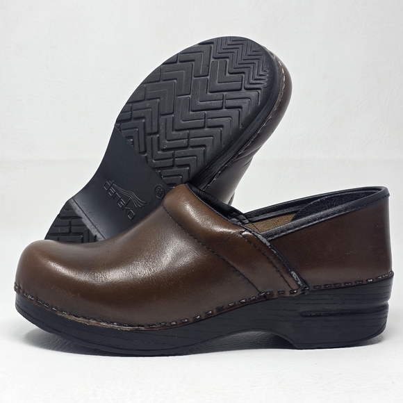 Dansko Shoes - Dansko Women's Brown Leather Professional Clogs Size EU 48/7.5-8 US Pre-owned